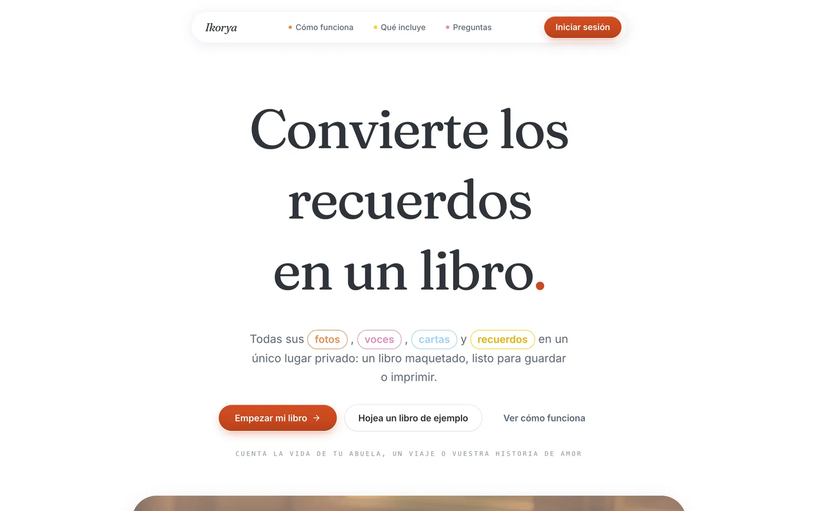 Ikorya web app homepage: “Turn memories into a book” (headline in Spanish)